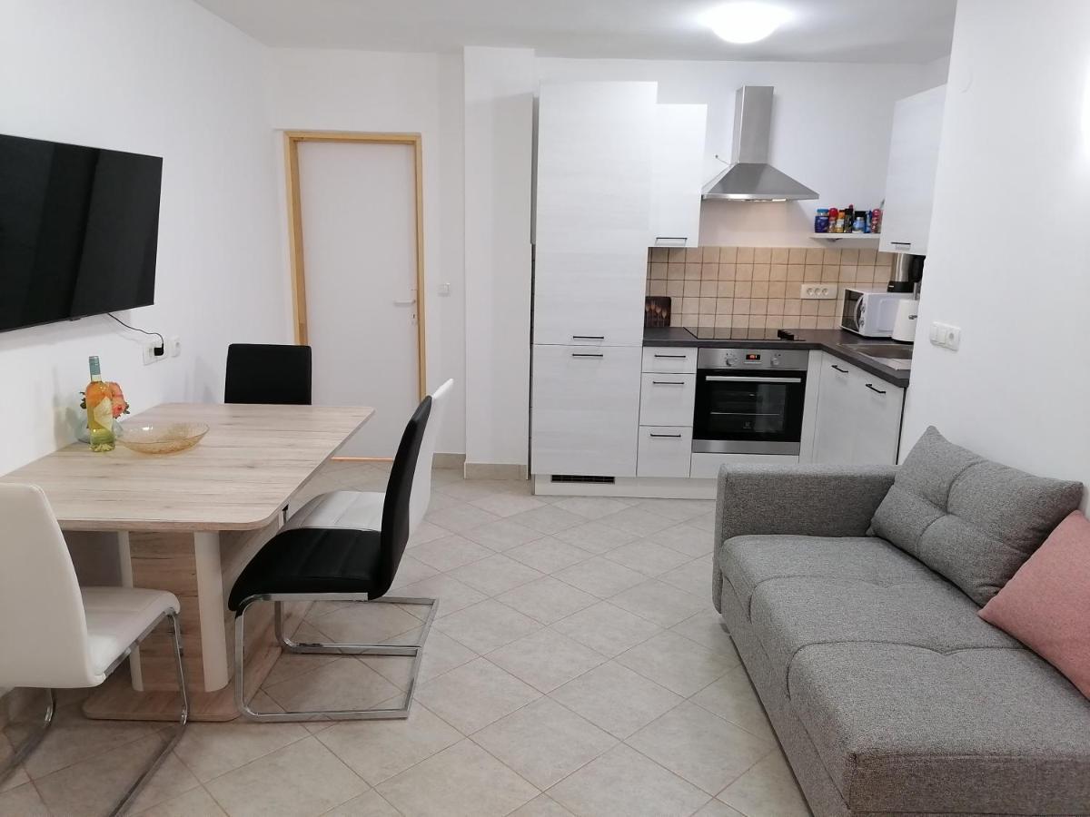 Ferienwohnung Kika Dramalj Exterior foto